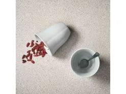 Aida Søholm Solvej Krus Uden Hank, Powder Blå 5 Aida Søholm Solvej Krus Uden Hank, Powder Blå -Tallerkener butik 1660130 2 default 1800x1800