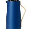 Stelton Emma Termokande Kaffe Mørkeblå -Tallerkener butik 5709846025646 c961b5cb 2d94 473f 8fb6 f780a235cc81